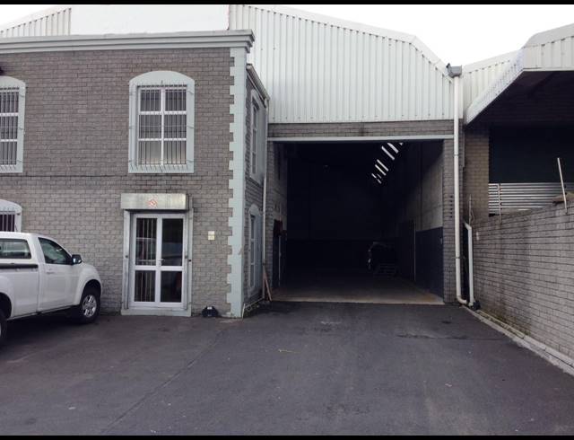 1,115M² FACTORY TO LET IN AIRPORT INDUSTRIA